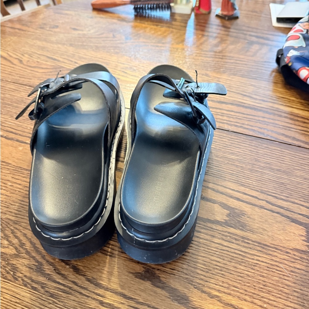 Madden Gurl Platform Buckle Sandal - Picture 3 of 7